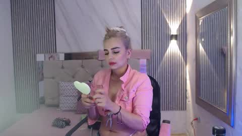 Snapshot of julieta__fox_ chatting on February 2026 02:15:02 AM julieta__fox_ online show from February 2026 02:15:02 AM