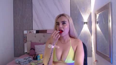 Snapshot of julieta__fox_ chatting on February 2026 02:30:01 AM julieta__fox_ online show from February 2026 02:30:01 AM