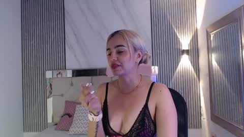 Snapshot of julieta__fox_ chatting on June 2026 03:25:01 AM julieta__fox_ online show from June 2026 03:25:01 AM