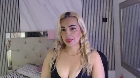 Snapshot of julieta__fox_ chatting on June 2026 03:49:02 PM julieta__fox_ online show from June 2026 03:49:02 PM