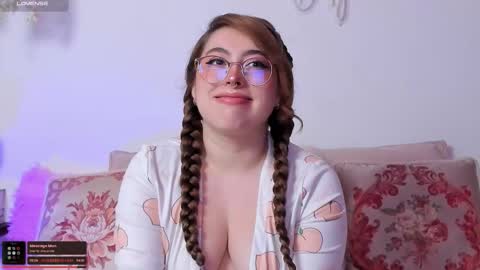 Snapshot of julieta_cooper20 chatting on November 2025 04:23:02 AM Juli online show from November 2025 04:23:02 AM