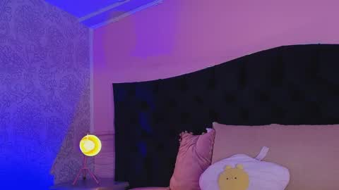 Snapshot of julieta_cortes__ chatting on May 2026 12:00:02 PM Julieta online show from May 2026 12:00:02 PM