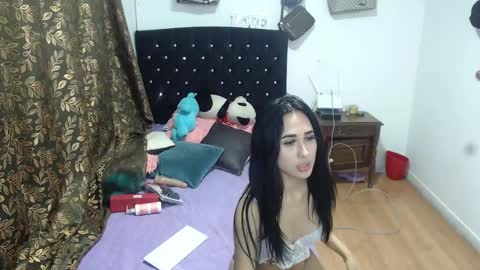 Snapshot of julieta_jonez_ chatting on December 2024 02:20:01 AM Julieta.  online show from December 2024 02:20:01 AM