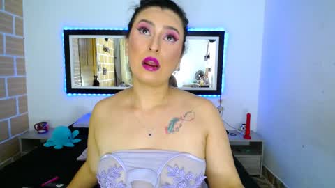 Snapshot of julieta_rodriguez chatting on December 2024 10:19:01 PM Julieta Rodriguez online show from December 2024 10:19:01 PM