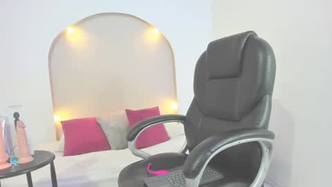 Julieth  online show from September 2025 11:52:01 PM