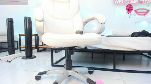 Snapshot of julietha_taylor chatting on January 2025 05:13:01 AM Julietha online show from January 2025 05:13:01 AM