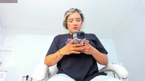 Snapshot of julietha_taylor chatting on January 2025 03:09:01 AM Julietha online show from January 2025 03:09:01 AM