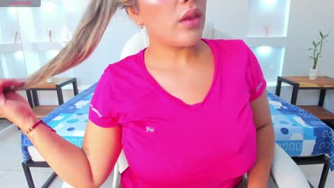 Snapshot of julietha_taylor chatting on January 2025 02:43:01 AM Julietha online show from January 2025 02:43:01 AM