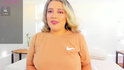 Snapshot of julietha_taylor chatting on February 2025 02:40:01 AM Julietha online show from February 2025 02:40:01 AM