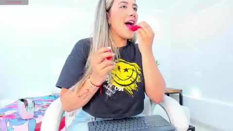 Snapshot of julietha_taylor chatting on February 2025 02:19:02 AM Julietha online show from February 2025 02:19:02 AM