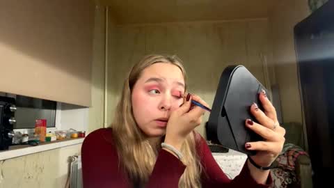 Mia online show from October 2025 08:15:02 PM