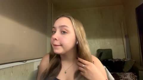 Mia online show from November 2025 05:13:02 PM