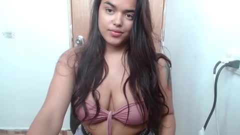 Snapshot of julietta_l chatting on January 2025 04:27:02 PM Juli online show from January 2025 04:27:02 PM