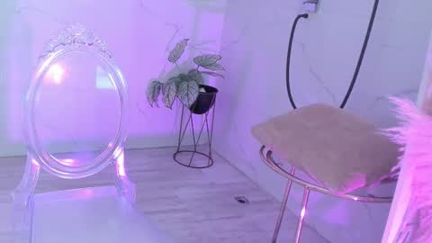 Snapshot of julietta_pink chatting on February 2026 12:00:01 PM Julieta online show from February 2026 12:00:01 PM