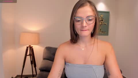 Snapshot of juliettabasset chatting on January 2025 12:05:02 PM JULIETTA online show from January 2025 12:05:02 PM