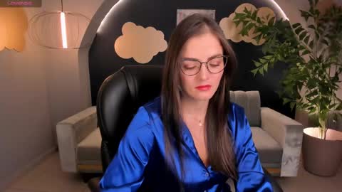 Snapshot of juliettabasset chatting on February 2025 12:27:01 PM JULIETTA online show from February 2025 12:27:01 PM