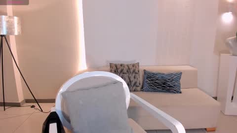 Snapshot of juliettabasset chatting on February 2025 03:08:01 PM JULIETTA online show from February 2025 03:08:01 PM