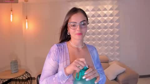 Snapshot of juliettabasset chatting on February 2025 06:20:02 PM JULIETTA online show from February 2025 06:20:02 PM