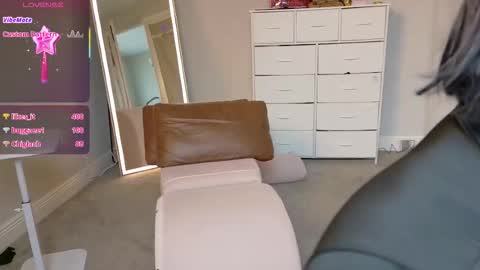 Snapshot of juliewets chatting on February 2026 04:18:01 PM Julie online show from February 2026 04:18:01 PM