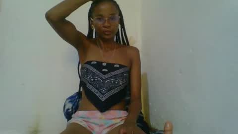 juliexexy online show from February 2025 04:59:01 AM