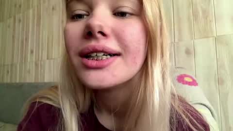 Snapshot of juligwartney chatting on July 2026 04:40:02 AM Malin online show from July 2026 04:40:02 AM