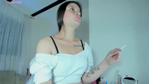 juliieta_swet online show from November 2025 12:57:02 AM