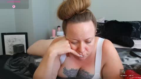 Juli Monroe online show from April 2026 07:21:02 PM