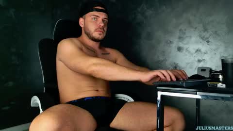 JULiUS   online show from February 2026 09:22:02 PM