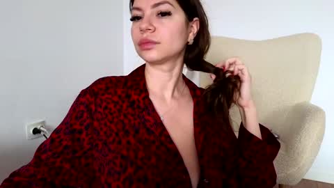 Jully online show from December 2024 10:22:01 AM