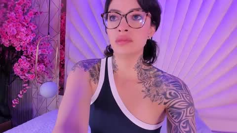 Snapshot of junecollins chatting on May 2026 01:08:02 PM junecollins online show from May 2026 01:08:02 PM