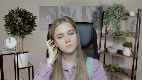 Snapshot of junewoods chatting on November 2025 07:42:02 AM junewoods online show from November 2025 07:42:02 AM