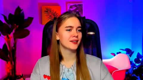 Snapshot of junewoods chatting on November 2025 07:40:01 AM junewoods online show from November 2025 07:40:01 AM