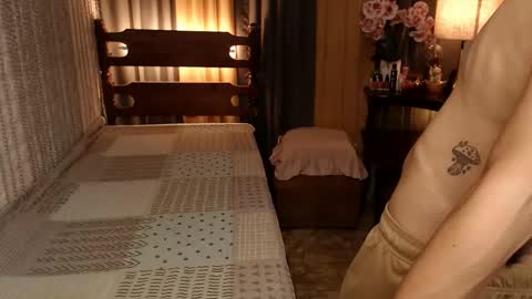 justine_hunk online show from December 2024 10:18:02 AM