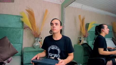 Justine online show from October 2025 08:41:01 PM