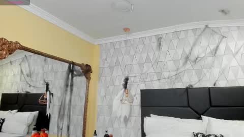 Justine online show from November 2025 03:52:02 AM