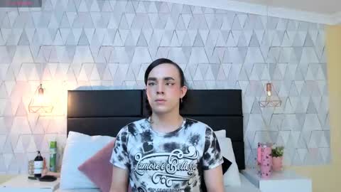 Justine online show from November 2025 02:44:01 AM