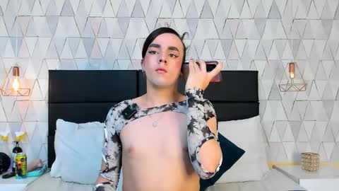 Justine online show from December 2025 03:23:01 AM