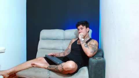 justinfuller_31 online show from June 2026 04:44:01 AM