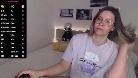 Julie online show from March 2025 05:17:02 AM