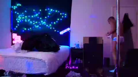 Eetantungfuk Mias online show from February 2025 01:01:01 PM