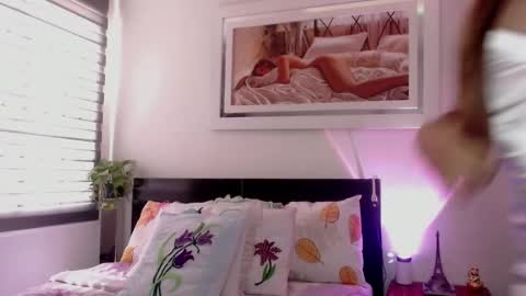 KIM  online show from October 2025 05:53:01 PM