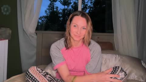 Kailee Smile online show from March 2026 04:46:01 AM