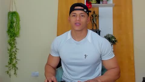 Snapshot of kale_tomson chatting on January 2025 10:48:01 PM kale thomson online show from January 2025 10:48:01 PM