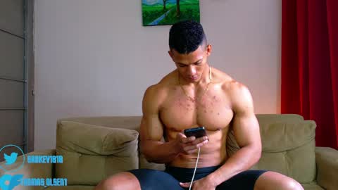 Snapshot of kale_tomson chatting on May 2026 05:20:02 PM kale thomson online show from May 2026 05:20:02 PM