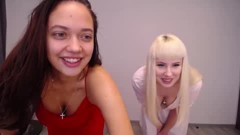 Kamilla blonde Karoline brunette online show from November 2025 10:23:01 AM