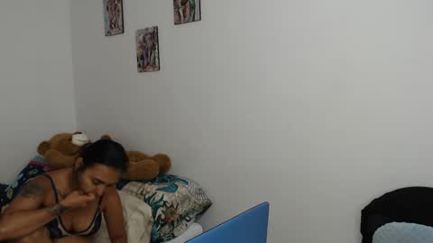 Snapshot of kammy_cami chatting on September 2025 09:37:01 PM kammy y camila online show from September 2025 09:37:01 PM