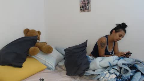 Snapshot of kammy_cami chatting on October 2025 12:17:02 AM kammy y camila online show from October 2025 12:17:02 AM