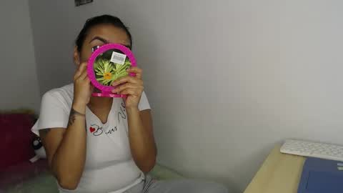 Snapshot of kammy_cami chatting on October 2025 08:52:01 PM kammy y camila online show from October 2025 08:52:01 PM