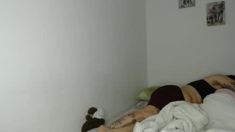 Snapshot of kammy_cami chatting on November 2025 04:43:02 PM kammy y camila online show from November 2025 04:43:02 PM