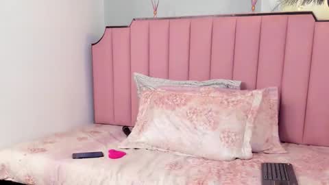 Karen online show from October 2025 01:33:02 PM